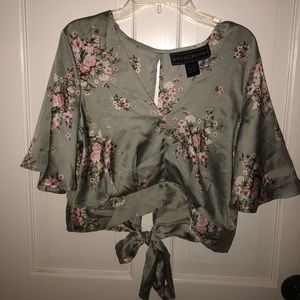 Silky floral crop top🌸